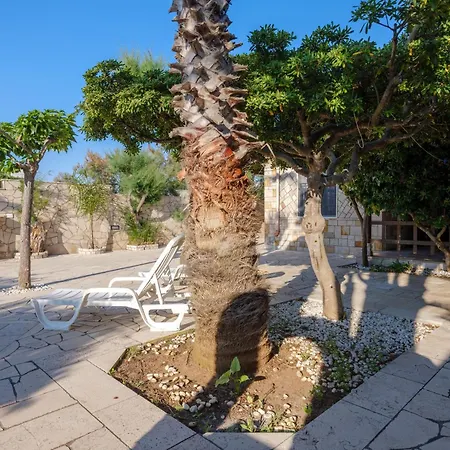 Assunta Villa *